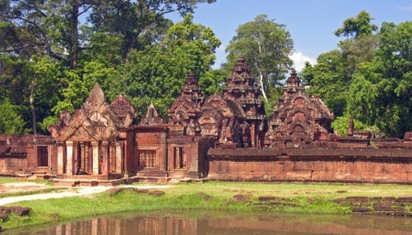 Banteay Srie temple full view